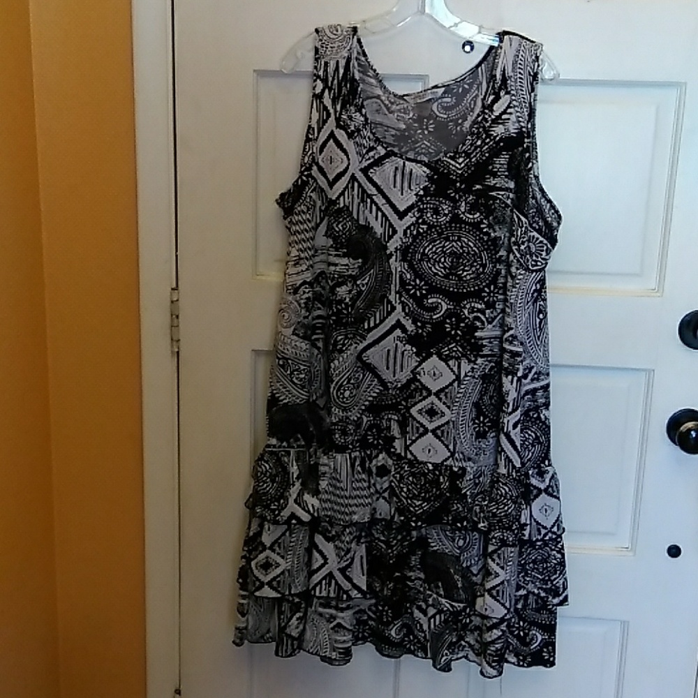 PETER NYGARD dress with ruffles